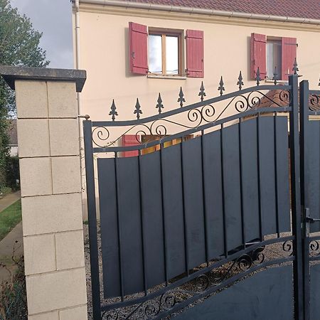 Maison Cheptainville Avec Terrasse Sur Verdure Exterior photo